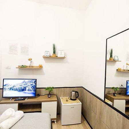 Tiny Cute Studio Near The City Center - 5 Min Walk Tirana Exterior photo