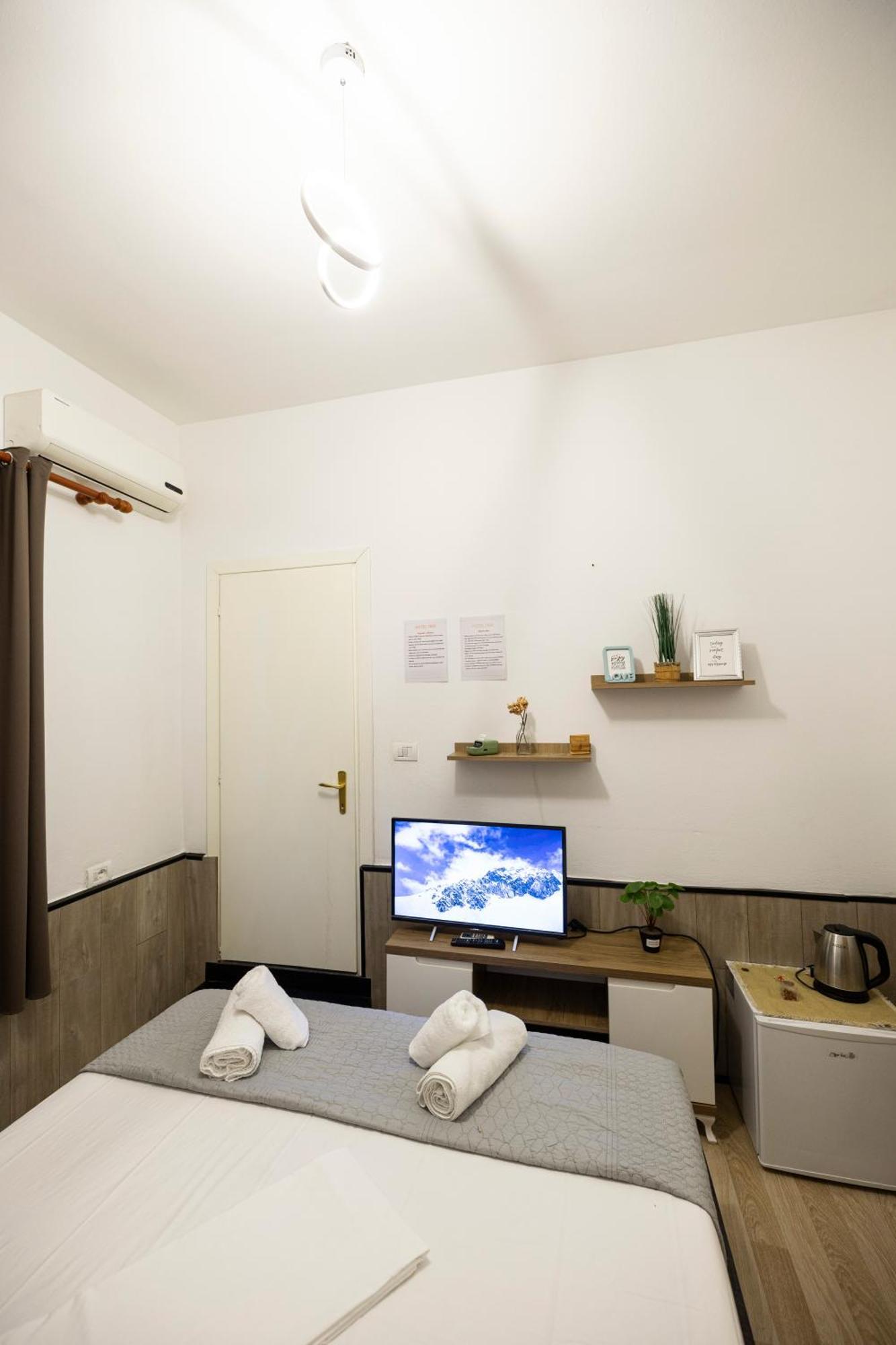 Tiny Cute Studio Near The City Center - 5 Min Walk Tirana Exterior photo