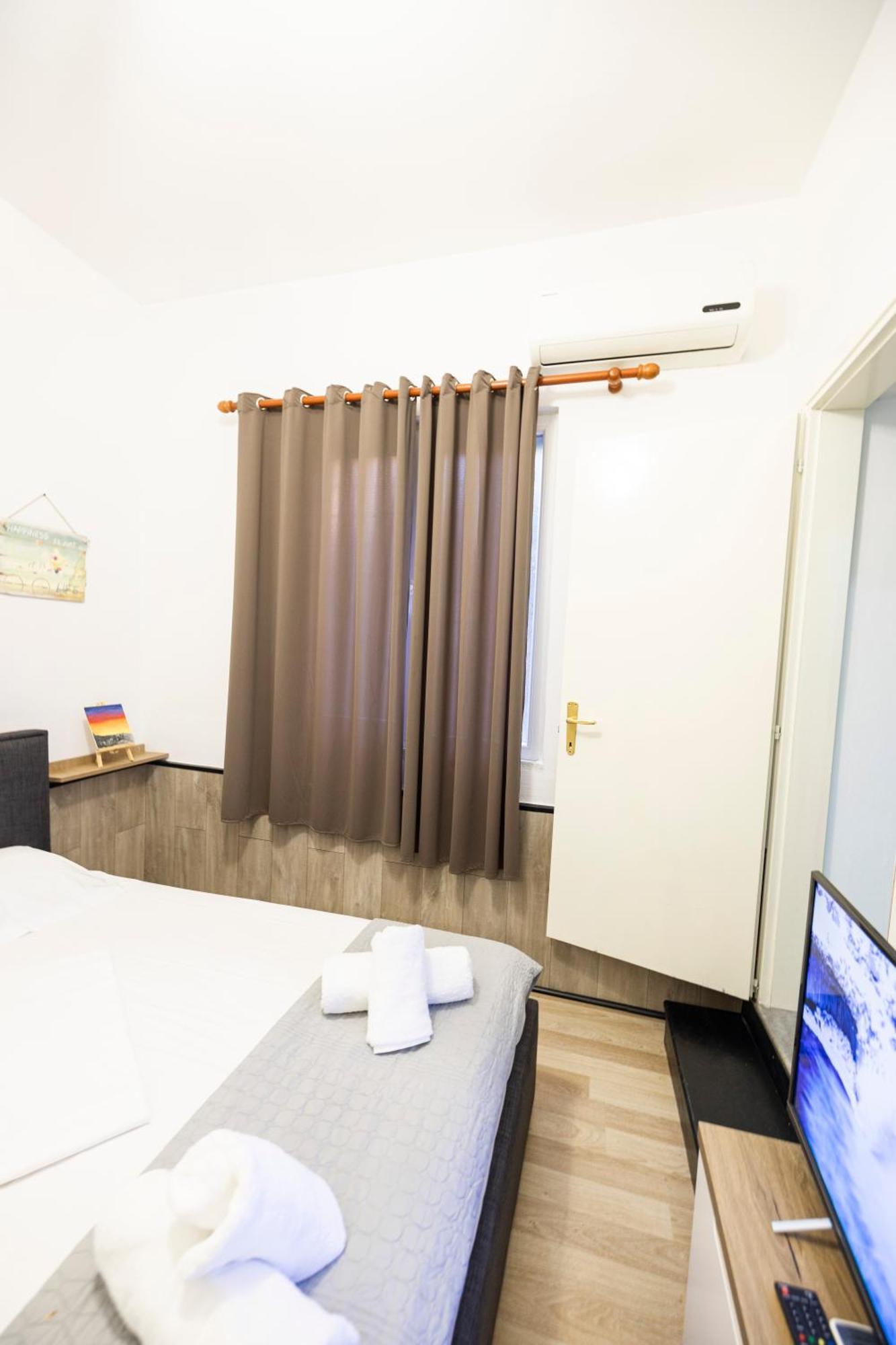 Tiny Cute Studio Near The City Center - 5 Min Walk Tirana Exterior photo